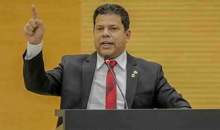 Não mexam com o Jair Montes. Ele é problema. Se ele gravar mesmo um vídeo, não se sabe o que pode sair