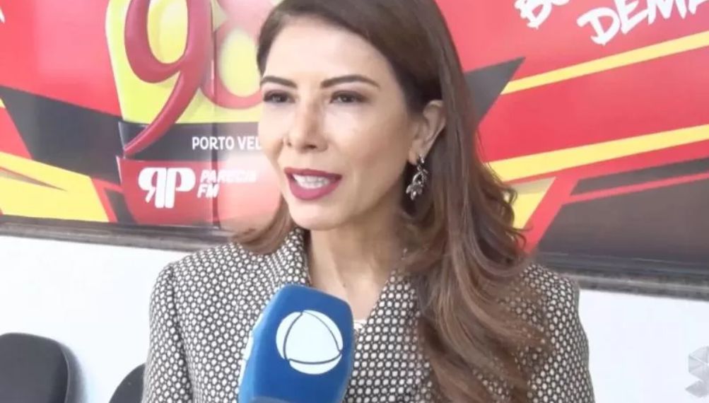 Euma Tourinho chega atrasada em sua filiação; P## de Gelatina adotará o apelido como nome político